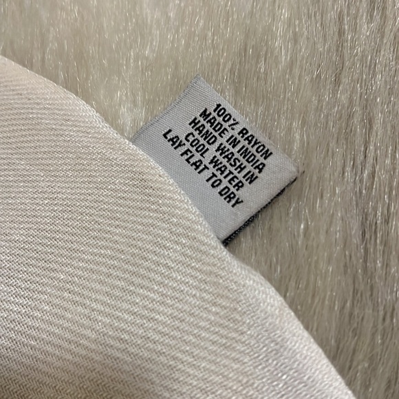 New SAACHI STYLE Off White Large Tasseled Scarf Wrap Rayon Tasseled 62”x30” - Picture 6 of 6